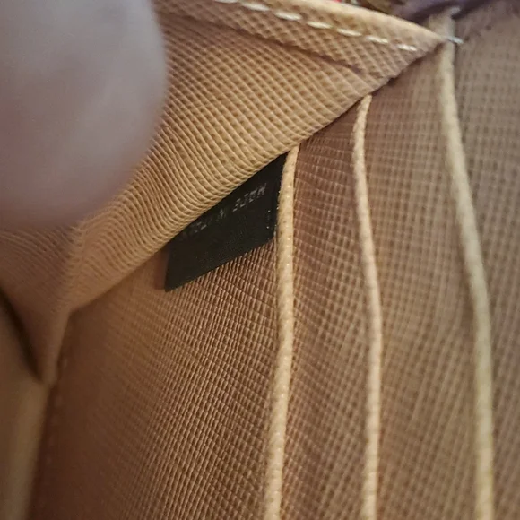 Prada Saffiano Zippy Wallet - Picture 10 of 14